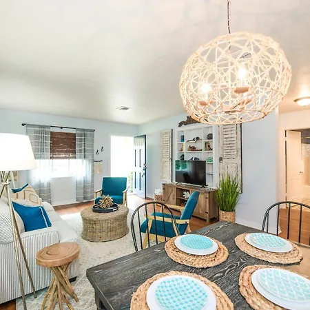 Casa Posada - So Close You Can Hear The Waves Historic Beach Cottage W Beach Gear Anna Maria Exterior photo