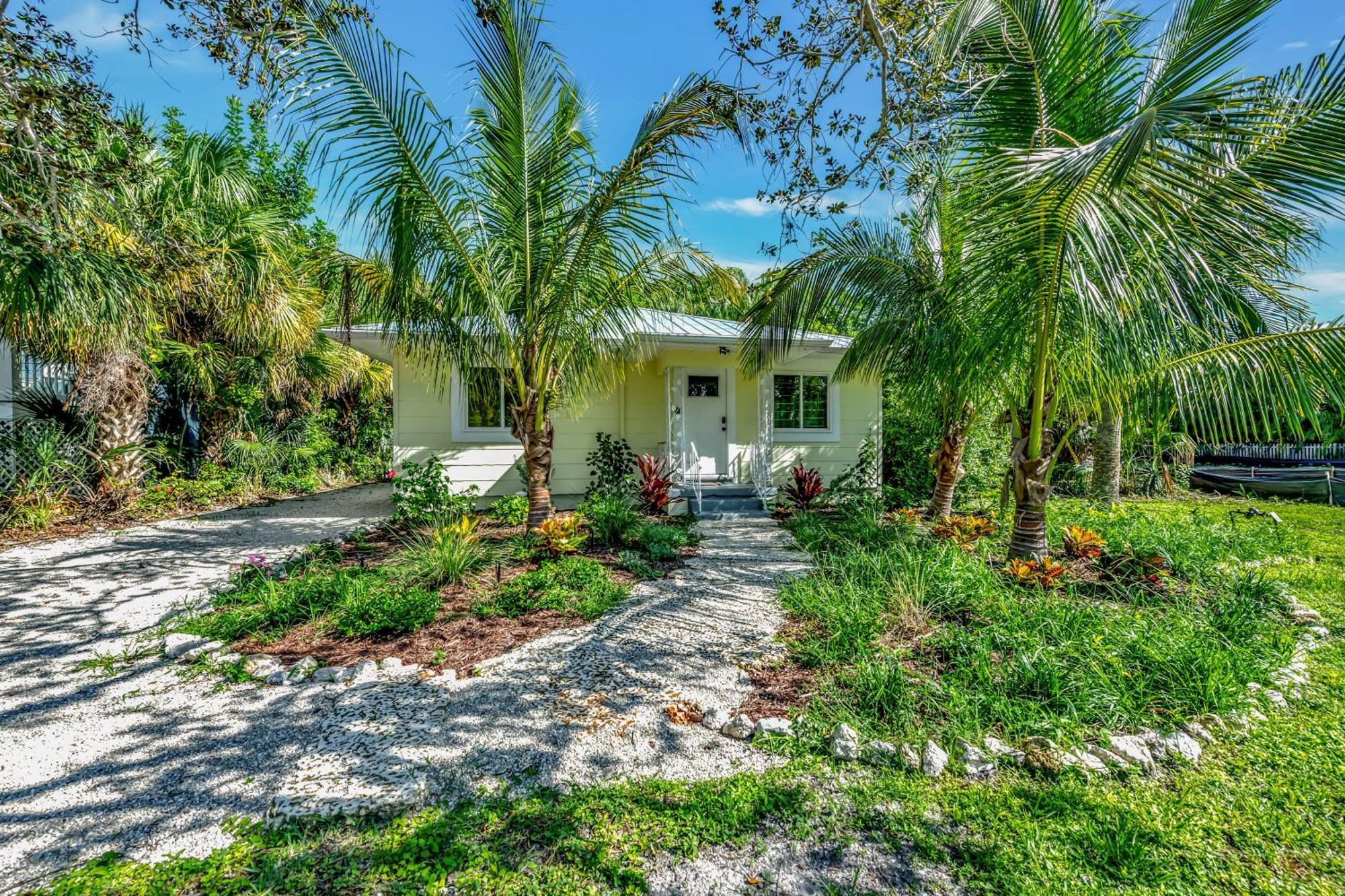 Holiday home Casa - So Close Hear The Waves Historic W Gear *